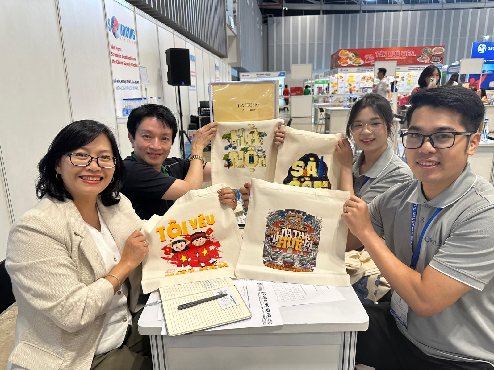 La Hong VIS 2025.png La Hong VIS 2025.png