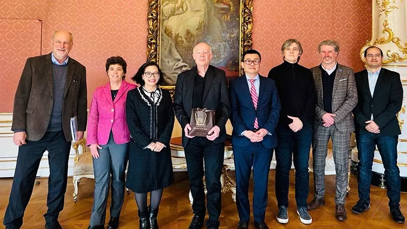 Đại sứ Vũ Lê Thái Hoàng thăm và làm việc với Tổng Giám đốc Viện Phân tích hệ thống ứng dụng quốc tế