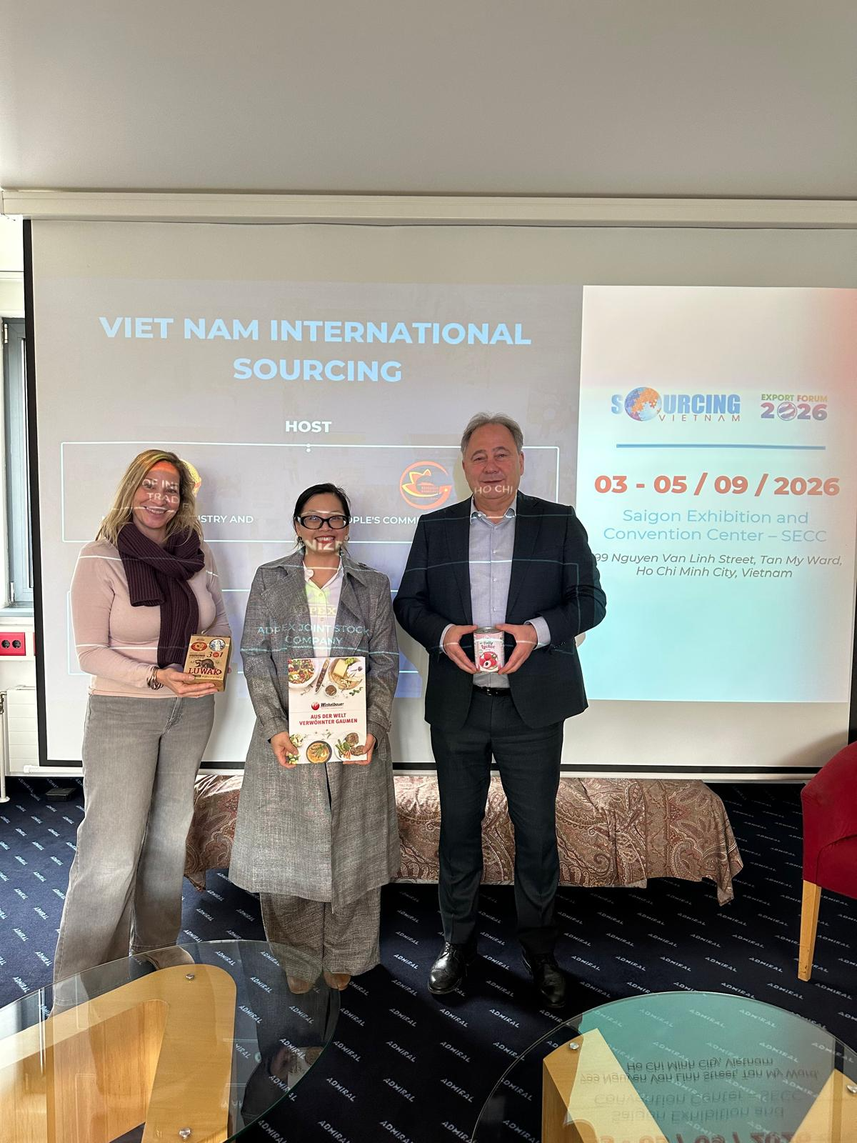 Chỉ thị của Thủ tướng Chính phủ về đẩy mạnh công tác huy động người Việt Nam ở nước ngoài tham gia giới thiệu, tiêu thụ sản phẩm và phát triển các kênh phân phối hàng Việt Nam ở nước ngoài giai đoạn 2026-2030